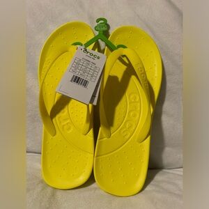 NEW Crocs Flip Flops Yellow Men’s 10 Women’s 11 Christmas Gift Vacation Beach